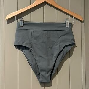 VITAMIN A Swimwear Sz XL NWT